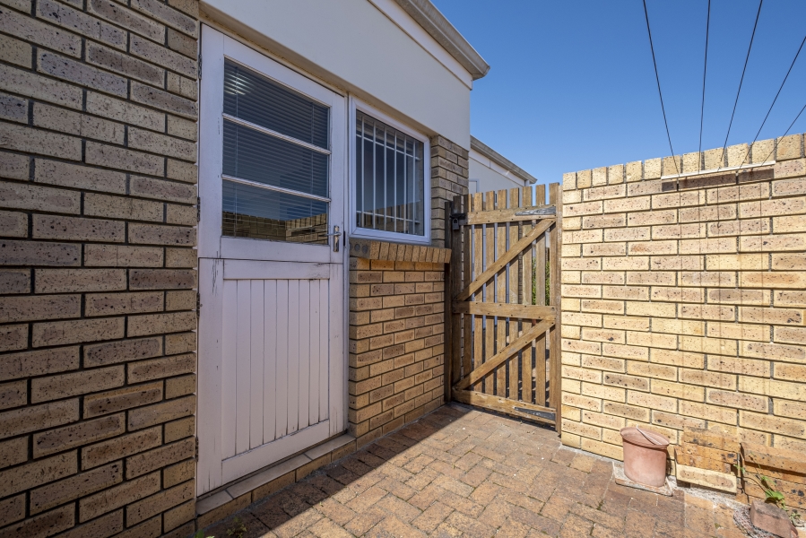 1 Bedroom Property for Sale in Protea Heights Western Cape